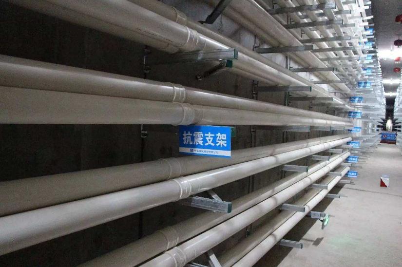 抗震支吊架在刚性、柔性、非金属、复合管道中的最大间距示意图