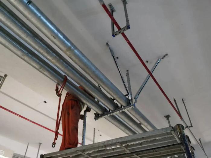 抗震支架安装施工摄图